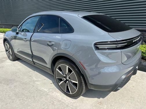 Slate Gray 2026 Porsche Macan 4