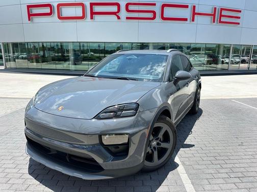 2025 Porsche Macan Base