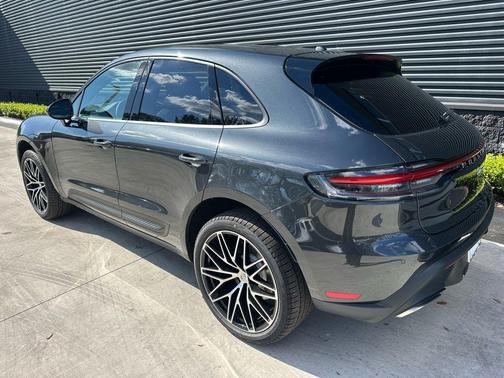 2026 Porsche Macan Base
