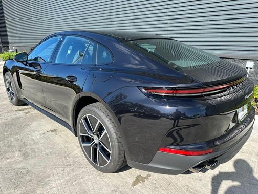 2025 Porsche Panamera E-Hybrid 4