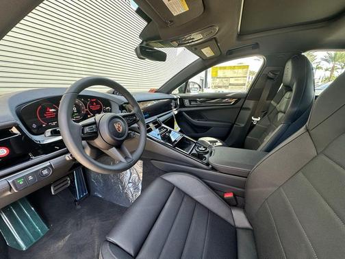 2025 Porsche Panamera E-Hybrid 4