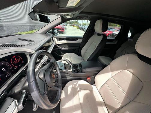 Gray Metallic 2024 Porsche Cayenne Base