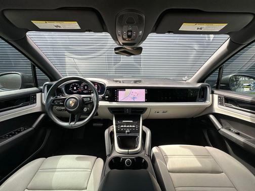 Gray Metallic 2024 Porsche Cayenne Base