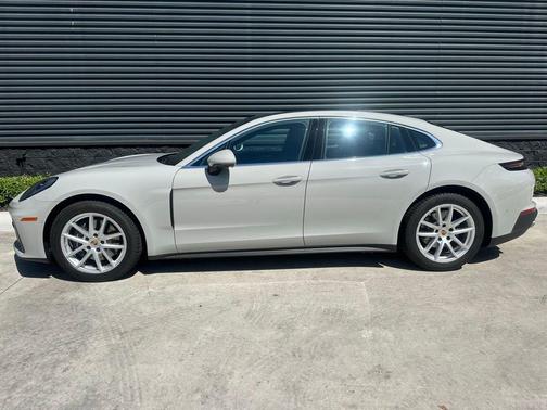 2024 Porsche Panamera Base