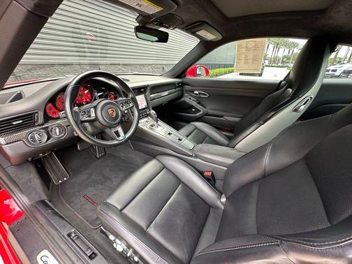 2018 Porsche 911 Carrera GTS