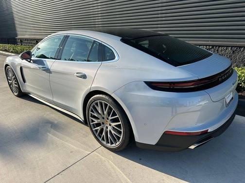 2026 Porsche Panamera Base
