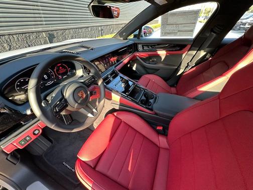 2026 Porsche Panamera Base
