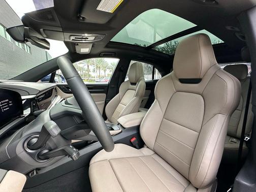 2025 Porsche Macan 4