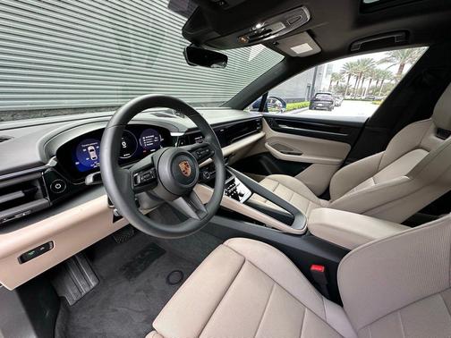 2025 Porsche Macan 4