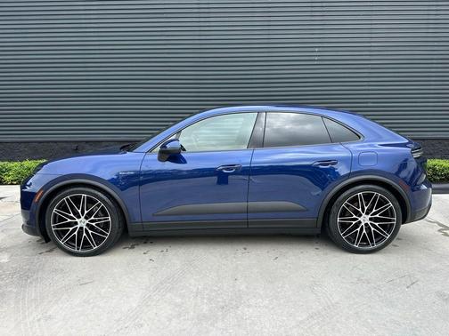 2025 Porsche Macan 4