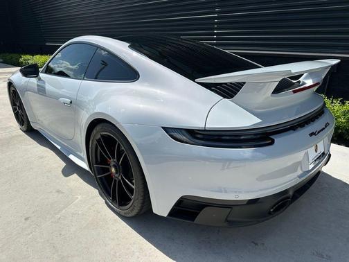 2024 Porsche 911 Carrera GTS