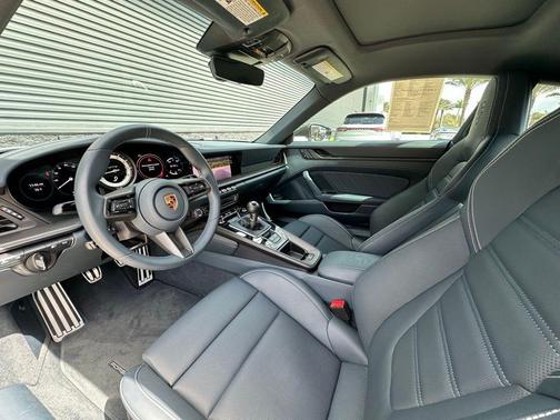 2024 Porsche 911 Carrera GTS