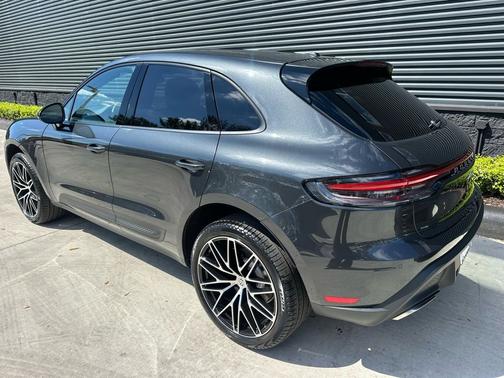 Volcano Grey Metallic 2026 Porsche Macan