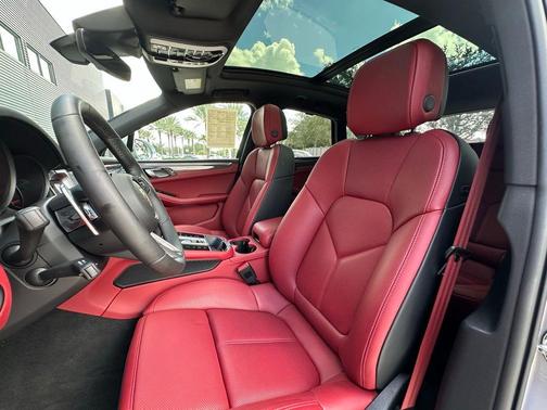 2025 Porsche Macan GTS
