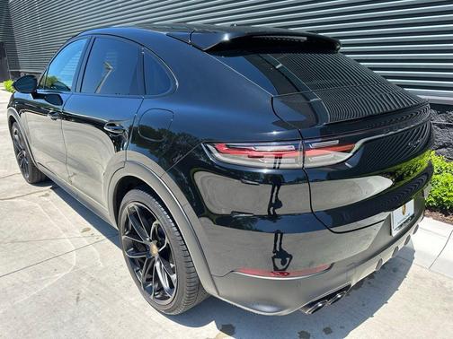 2023 Porsche Cayenne E-Hybrid Coupe