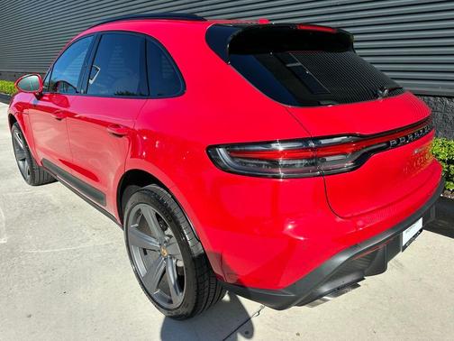 2026 Porsche Macan Base