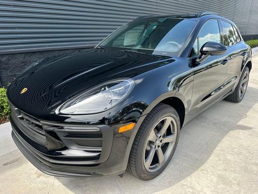 2025 Porsche Macan Base