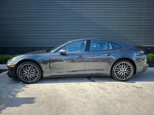 2025 Porsche Panamera 4