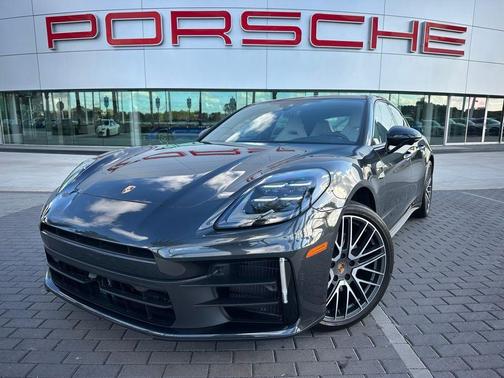 2025 Porsche Panamera 4