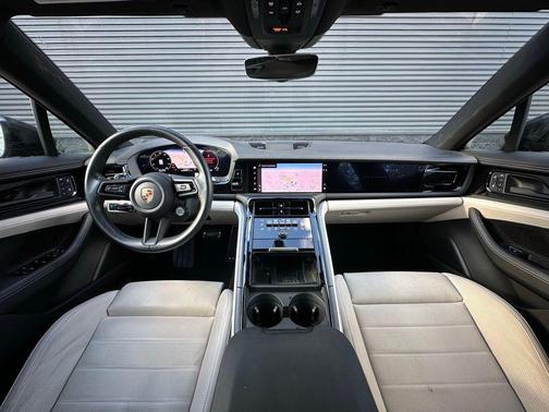 2025 Porsche Panamera 4