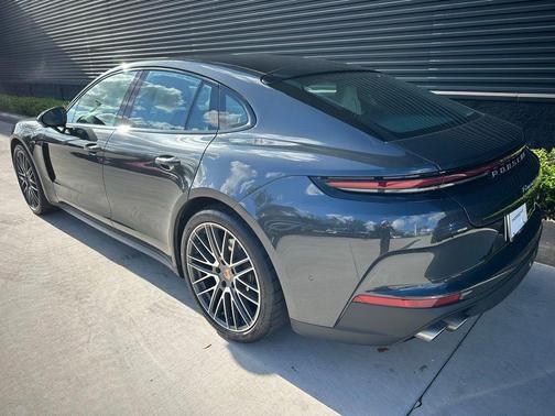 2025 Porsche Panamera 4