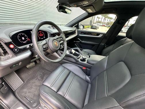 2024 Porsche Cayenne AWD