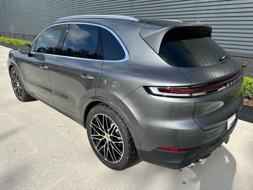 2024 Porsche Cayenne S