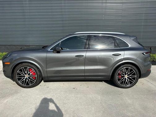 2024 Porsche Cayenne S