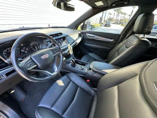 2024 Cadillac XT6 Luxury FWD