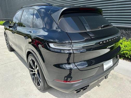 2024 Porsche Cayenne S