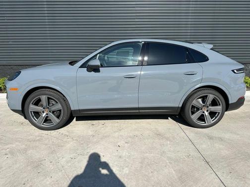 2025 Porsche Cayenne AWD