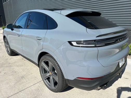 2025 Porsche Cayenne AWD