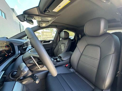2025 Porsche Cayenne AWD
