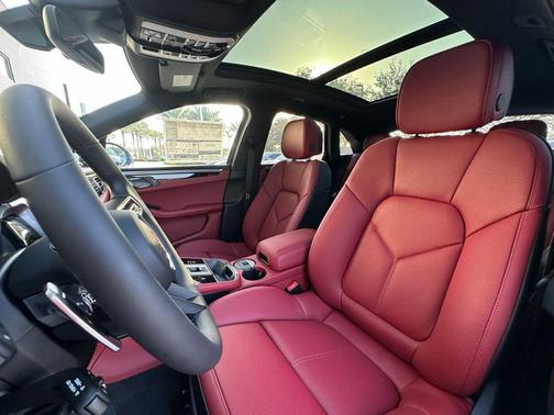 2025 Porsche Macan S