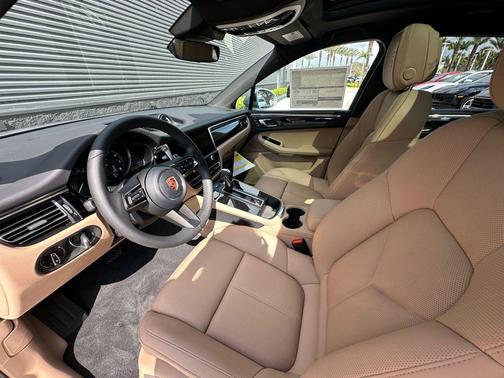 2026 Porsche Macan Base