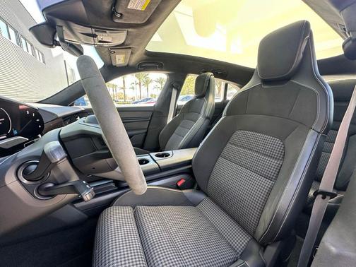 2025 Porsche Taycan 4S