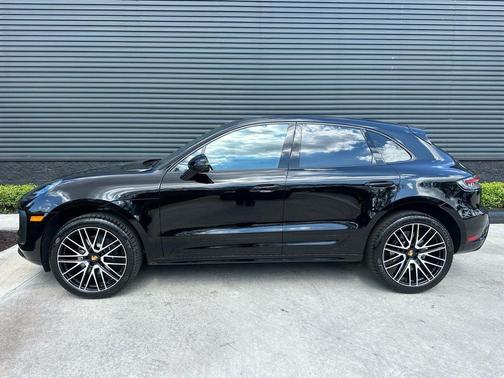 2026 Porsche Macan Base