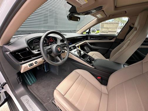2025 Porsche Panamera Base