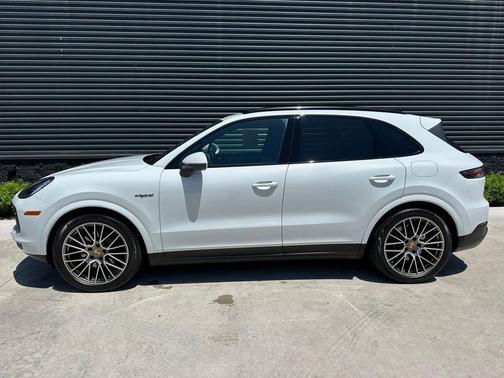 2023 Porsche Cayenne E-Hybrid