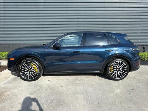 2025 Porsche Cayenne GTS
