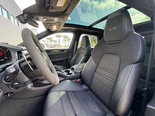 2025 Porsche Cayenne GTS