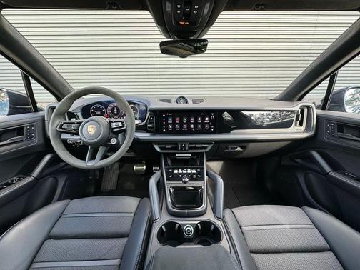 2025 Porsche Cayenne GTS