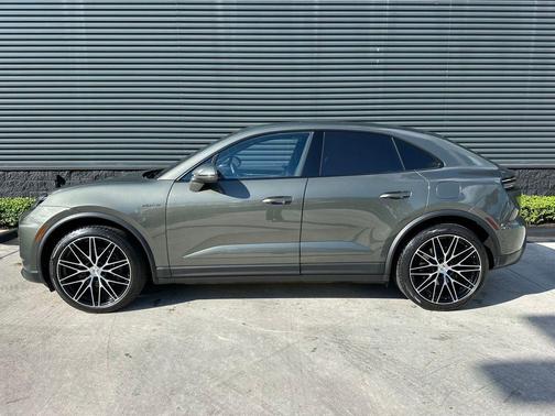 2025 Porsche Macan 4