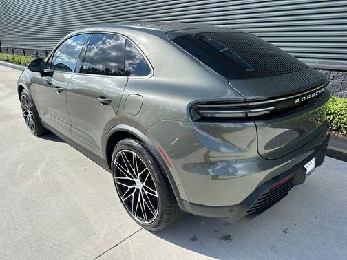 2025 Porsche Macan 4