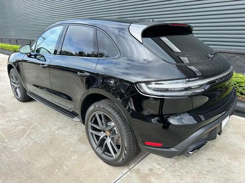 2026 Porsche Macan Base