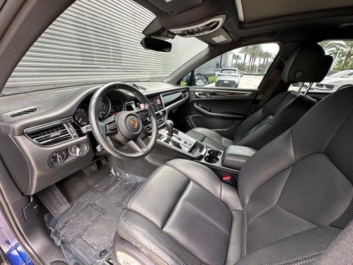2022 Porsche Macan Base