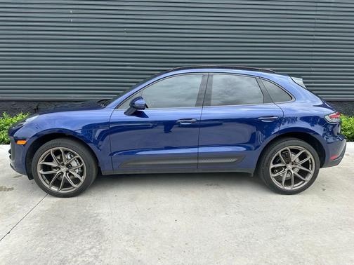 2022 Porsche Macan Base