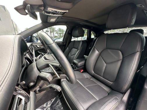2022 Porsche Macan Base