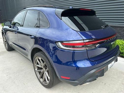2022 Porsche Macan Base