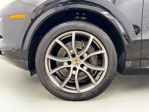 Black 2022 Porsche Cayenne Platinum Edition